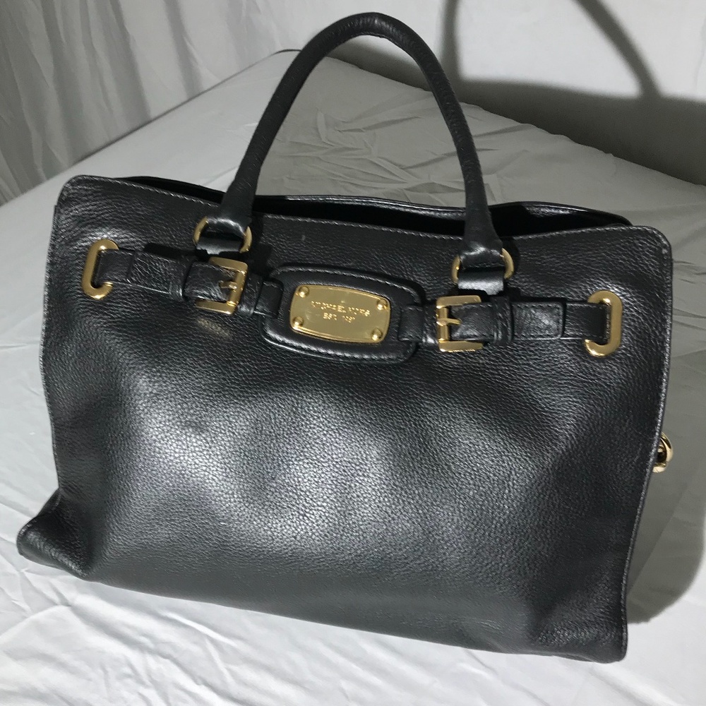 ⭐️ Micheal Kor’s Leather Shoulder Purse or Tote